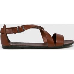 Vagabond - Sandały Tia. Brązowe sandały Vagabond, bez wzorów, z materiału, bez obcasa, na szpilce, bez zapięcia. W wyprzedaży za 269.90 zł.