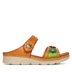 Klapki Laura Vita. Brązowe klapki Laura Vita, bez wzorów, bez obcasa. Za 389.99 zł.