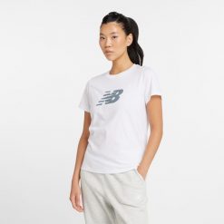 Koszulka damska New Balance WT43582WT – biała. Białe koszulki sportowe New Balance, bez wzorów, z materiału, bez ramiączek. Za 119.99 zł.