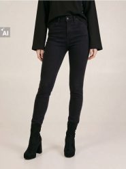 Jeansy skinny high waist z domieszką wiskozy - czarny. Czarne jeansy Sinsay, bez wzorów, z podwyższonym stanem. Za 39.99 zł.