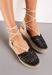 Czarne Sandały na Plecionej Platformie z Ażurową Cholewką i Wiązaniem na Łydce Solen. Czarne sandały Renee, w ażurowe wzory, bez obcasa, na płaskiej podeszwie, bez zapięcia. Za 29.99 zł.