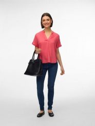 Vero Moda Bluzka w kolorze różowym rozmiar: M. Różowe bluzki Vero Moda, m, bez wzorów, bez kołnierzyka, bez ramiączek. Za 60.99 zł.