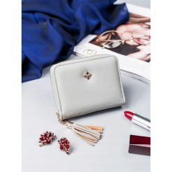 Portmonetka damska na zamek szara Milano Design - szary. Szare portfele MILANO DESIGN, bez wzorów, ze skóry. Za 25.99 zł.