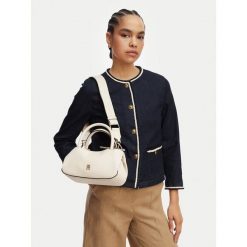 Torebka Tommy Hilfiger. Białe torebki klasyczne TOMMY HILFIGER, bez wzorów, bez dodatków. Za 489.99 zł.