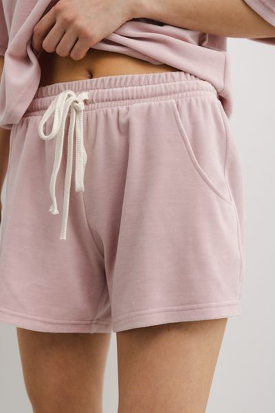 Szorty welurowe w kolorze DUSTY PINK - PETREY-S. Czerwone szorty Marsala, bez wzorów, z bawełny, sportowe. W wyprzedaży za 44.97 zł.