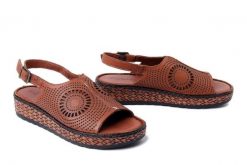 KOCH 030.127.0440.S all new tan, sandały damskie. Brązowe sandały KOCH, w ażurowe wzory, z gumy, bez obcasa, bez zapięcia. Za 239.90 zł.