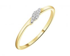 Pierścionek z żółtego złota z diamentami - 0,02 ct - próba 375. Żółte pierścionki Apart, z diamentem, złote. Za 999.00 zł.
