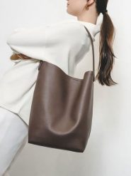 Christian Laurier Skórzana torebka "Dune" w kolorze szarobrązowym - 26 x 36 x 16 cm rozmiar: onesize. Brązowe torby na ramię Christian Laurier, bez wzorów, z materiału, na ramię, bez dodatków. Za 382.89 zł.