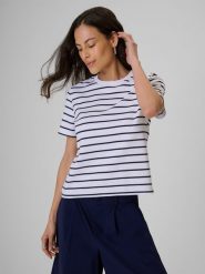 4F T-shirt relaxed z nadrukiem damski - biały M. Białe t-shirty 4f, m, bez wzorów, z bawełny, bez kołnierzyka, bez ramiączek. Za 69.99 zł.