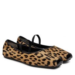 Baleriny Tory Burch. Brązowe baleriny Tory Burch, bez wzorów, bez obcasa. Za 909.99 zł.