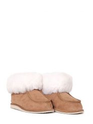 Kaiser Naturfellprodukte Kapcie wełniane w kolorze jasnobrązowym rozmiar: 37. Brązowe obuwie domowe Kaiser Naturfellprodukte, bez wzorów, ze skóry, bez zapięcia. Za 270.39 zł.