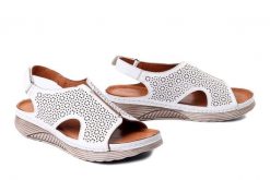 KOCH 0160 white, sandały damskie. Białe sandały KOCH, bez wzorów, ze skóry, bez obcasa, bez zapięcia. Za 244.90 zł.