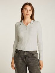TOMMY JEANS Sweter w kolorze kremowym rozmiar: M. Brązowe swetry Tommy Jeans, m, bez wzorów, z jeansu, bez ramiączek. Za 344.21 zł.