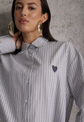 Niebieska Koszula z Bawełną w Paski z Haftowaną Aplikacją Serca Sewrona. Niebieskie koszule Renee, s, z aplikacjami, z bawełny, klasyczne, bez kołnierzyka, bez ramiączek. Za 99.99 zł.