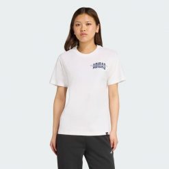 Koszulka Collegiate Graphic. Białe bluzki Adidas, xs, bez wzorów, z bawełny, sportowe, bez kołnierzyka, bez ramiączek. W wyprzedaży za 81.75 zł.
