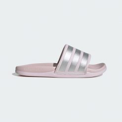 KLAPKI ADILETTE COMFORT 2.0. Czerwone klapki Adidas, bez wzorów, z syntetyku, bez obcasa. Za 199.00 zł.