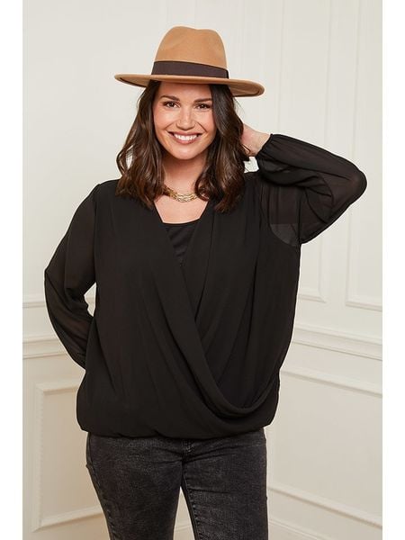 Curvy Lady Bluzka w kolorze czarnym rozmiar: 48/50. Czarne bluzki Curvy Lady, bez wzorów, klasyczne, z asymetrycznym kołnierzem, bez ramiączek. Za 138.45 zł.