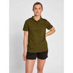 Damska koszulka polo Hummel Red Classic. Zielone koszulki polo Hummel, na wiosnę, xs, bez wzorów, z bawełny, bez kołnierzyka, bez ramiączek. Za 166.50 zł.