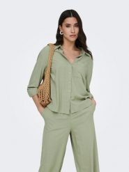 JDY Koszula "Caya" w kolorze zielonym rozmiar: XS. Zielone koszule JDY, xs, bez wzorów, bez kołnierzyka, bez ramiączek. Za 104.95 zł.