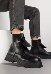 Czarne Casualowe Botki Typu Workery Vemarine. Czarne botki Renee, bez wzorów, z jeansu, bez obcasa, na płaskiej podeszwie, bez zapięcia. Za 169.99 zł.