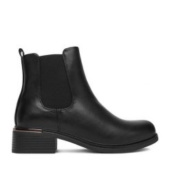 Botki DeeZee. Czarne botki DeeZee, bez wzorów, bez obcasa, na płaskiej podeszwie, bez zapięcia. Za 179.99 zł.