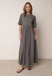 Szara Rozkloszowana Sukienka o Luźnym Kroju z Bawełny z Kieszeniami Leucena. Szare sukienki Born2be, do pracy, na lato, uniwersalny, bez wzorów, z bawełny, biznesowe, bez kołnierzyka, bez ramiączek, maxi, proste. Za 139.99 zł.
