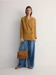 Dwurzędowa marynarka oversize z lyocellem - warm olive. Zielone marynarki i żakiety Reserved, l, bez wzorów, z lyocellu. W wyprzedaży za 99.99 zł.