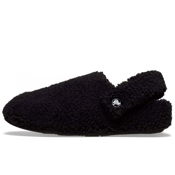 Kapcie Crocs Classic Cozzzy Dorośli. Czarne obuwie domowe Crocs, bez wzorów, z futra, bez zapięcia. Za 293.99 zł.