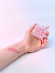 Kremowy róż do policzków w opakowaniu z motywem łapki - różowy. Róże Sinsay. Za 12.99 zł.