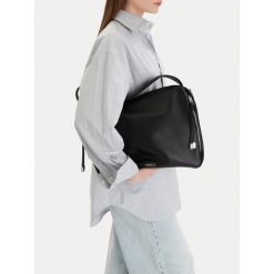 Torebka MEXX. Czarne torebki klasyczne Mexx, bez wzorów, bez dodatków. Za 199.99 zł.