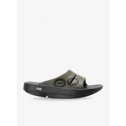 Klapki Oofos Ooahh Sport. Zielone klapki oofos, bez wzorów, bez obcasa. Za 314.99 zł.