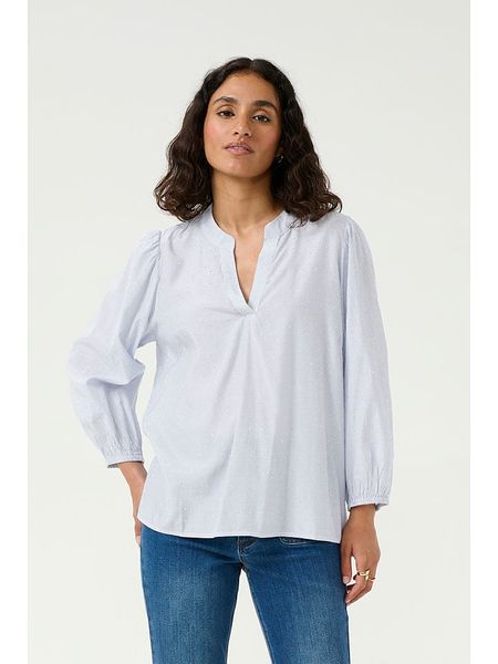 Kaffe Bluzka "Milena" w kolorze błękitno-białym rozmiar: 42. Niebieskie bluzki Kaffe, bez wzorów, bez kołnierzyka, bez ramiączek. Za 113.63 zł.