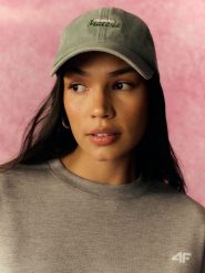 4F Czapka z daszkiem strapback damska - zielona XS/S (56cm). Zielone czapki 4f, bez wzorów, z materiału. Za 69.99 zł.