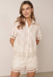 Beżowy Bawełniany Komplet w Stylu Boho Koszula i Szorty z Haftem Lephine. Brązowe koszule Born2be, l, w ażurowe wzory, z bawełny, boho, bez kołnierzyka, bez ramiączek. Za 219.99 zł.