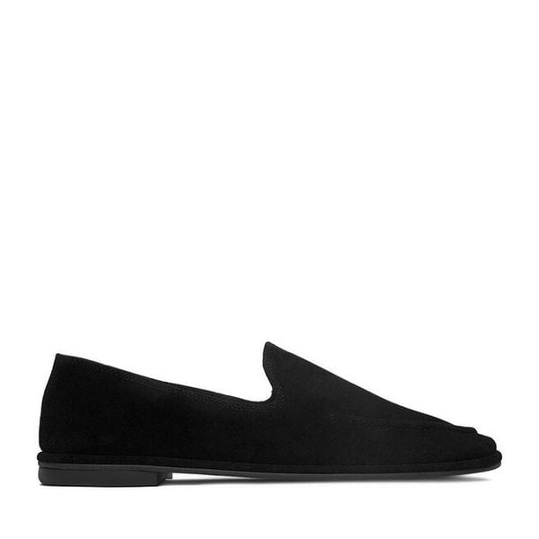 Lordsy GINO ROSSI. Czarne lordsy Gino Rossi, bez wzorów, bez obcasa, bez zapięcia. Za 239.99 zł.