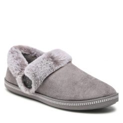 Kapcie Skechers. Szare obuwie domowe Skechers, bez wzorów, bez zapięcia. Za 199.99 zł.