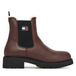 Sztyblety Tommy Jeans. Brązowe botki Tommy Jeans, bez wzorów, z jeansu, bez obcasa, na płaskiej podeszwie, bez zapięcia. Za 749.99 zł.
