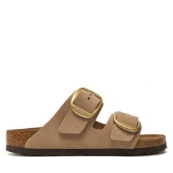 Klapki Birkenstock. Brązowe klapki Birkenstock, bez wzorów, bez obcasa. Za 629.99 zł.