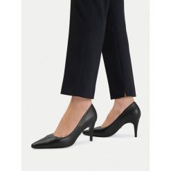 Szpilki GINO ROSSI. Czarne szpilki Gino Rossi, bez wzorów, bez obcasa, na szpilce, bez zapięcia. Za 299.99 zł.