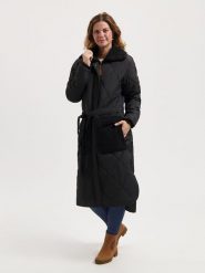 TRAVELIN' Płaszcz przejściowy w kolorze czarnym rozmiar: L. Czarne płaszcze Travelin', l, bez wzorów, z tkaniny, bez kaptura. Za 381.98 zł.