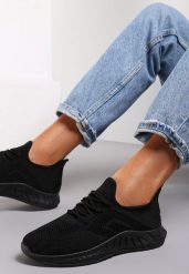 Czarne Buty Sportowe Bemostom. Czarne obuwie sportowe Renee, z jeansu, bez zapięcia, na fitness i siłownię. Za 34.99 zł.