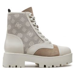 Botki Guess. Botki Guess, z aplikacjami, bez obcasa, na płaskiej podeszwie, bez zapięcia. Za 669.99 zł.