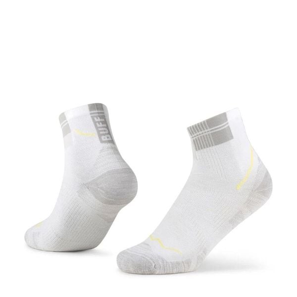 Skarpety biegowe Buff Coolnet Quarter Sock CQ. Białe skarpety Buff, bez wzorów, z elastanu. Za 83.99 zł.