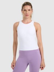 4F Top slim z prążkowanej dzianiny damski - biały XS. Białe topy 4f, xs, bez wzorów, z dzianiny, bez kołnierzyka, bez ramiączek. Za 89.99 zł.