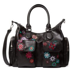 Desigual torebka damska Bols Rep Nanit London czarna. Czarne torby na ramię Desigual, bez wzorów, eleganckie, na ramię, bez dodatków. Za 349.00 zł.