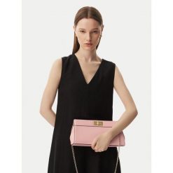 Torebka Tommy Hilfiger. Czerwone torebki klasyczne TOMMY HILFIGER, bez wzorów, bez dodatków. Za 529.99 zł.