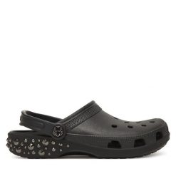 Klapki Crocs. Czarne klapki Crocs, bez wzorów, bez obcasa. Za 269.99 zł.