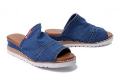 ARTIKER RELAKS 54C0203 jeans, klapki damskie. Niebieskie klapki Artiker Relaks, bez wzorów, z jeansu, bez obcasa, na koturnie. Za 160.93 zł.