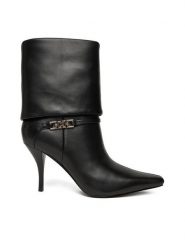 Guess Botki FLFNXX LEA10 Czarny. Czarne botki Guess, z aplikacjami, ze skóry, bez obcasa, na szpilce, bez zapięcia. Za 1,139.00 zł.