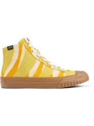 Camper Sneakersy w kolorze żółtym rozmiar: 40. Żółte trampki Camper, bez wzorów, za kostkę, bez zapięcia. Za 294.97 zł.